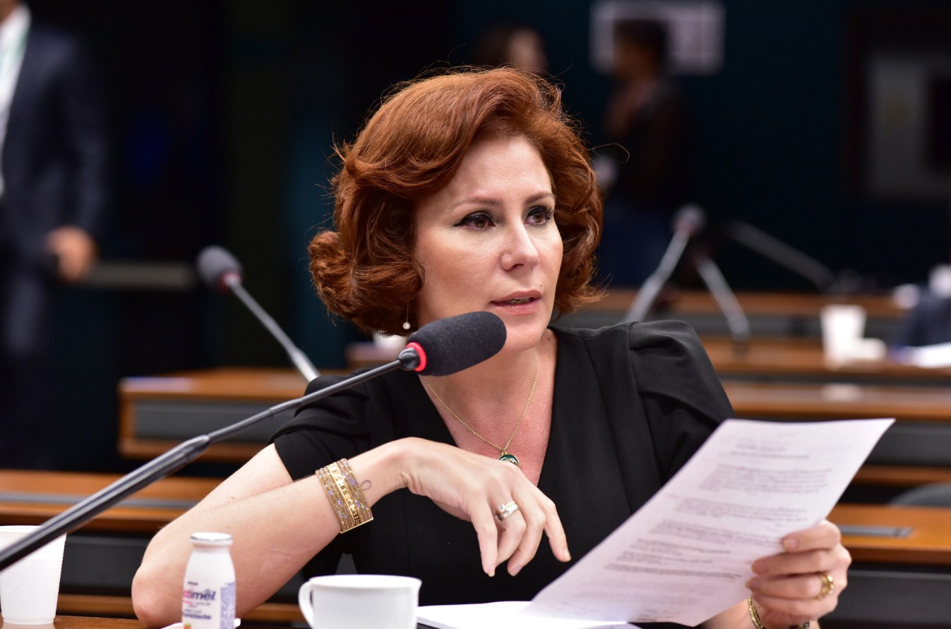 Carla Zambelli entra em processo de extradição após ser presa em Roma