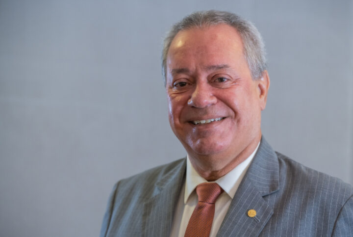 Presidente da CNI explica os impactos do ‘tarifaço’ de Trump durante entrevista ao programa Roda Viva