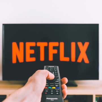 Justiça mantém multa milionária do Procon contra a Netflix por bloqueio de compartilhamento de senhas
