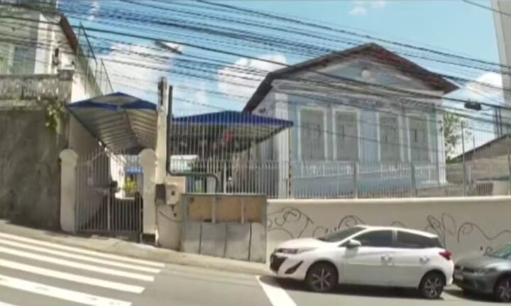 Escola vizinha a delegacia em Salvador é arrombada três vezes em 72 horas