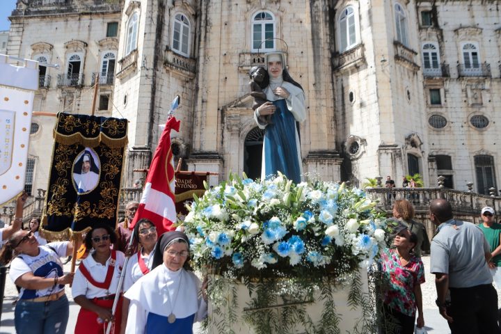 Fim de semana terá vigília virtual, caminhada e procissão em homenagem a Santa Dulce dos Pobres em Salvador