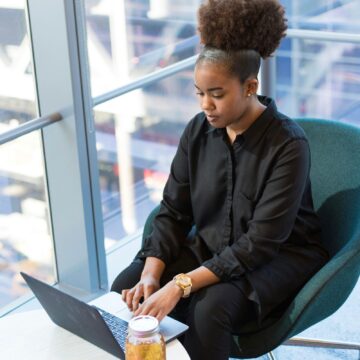 Feira de Santana recebe programa gratuito de capacitação em tecnologia voltado para mulheres