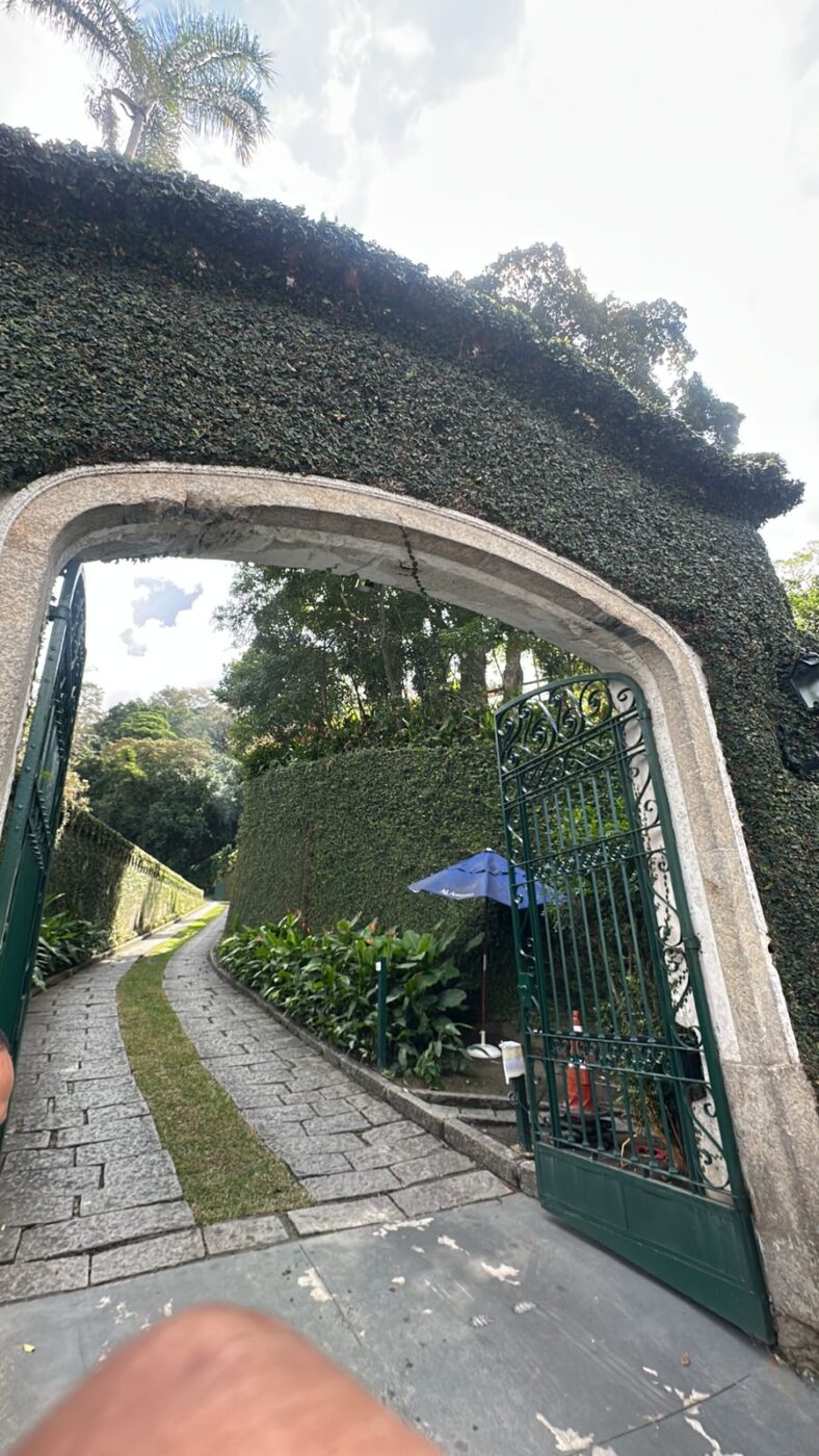 Entrada da Mansão Alvite