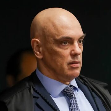 Moraes dá 48h para Bolsonaro explicar documento de asilo político achado pela PF