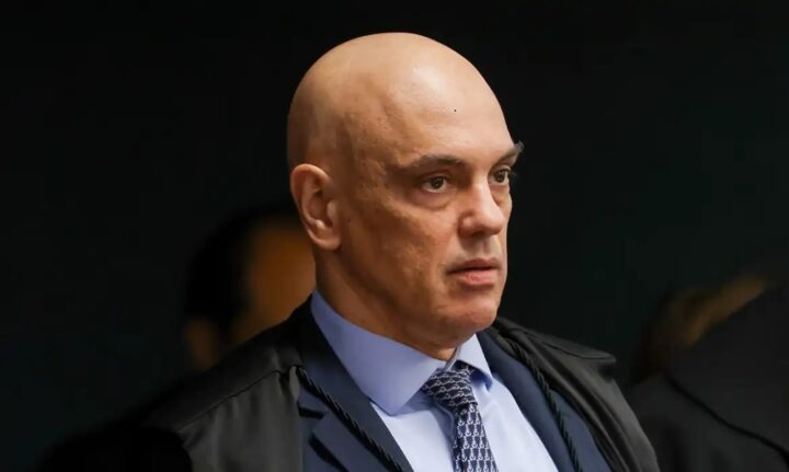 Moraes vota para manter execução das penas de Bolsonaro e demais réus