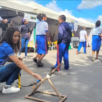 Museu itinerante de astronomia quer alcançar mil estudantes na Bahia até o fim do ano