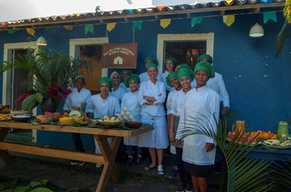 Projeto da chef Morena Leite completa 13 anos levando capacitação gratuita em gastronomia para Salvador, Trancoso e Itacaré