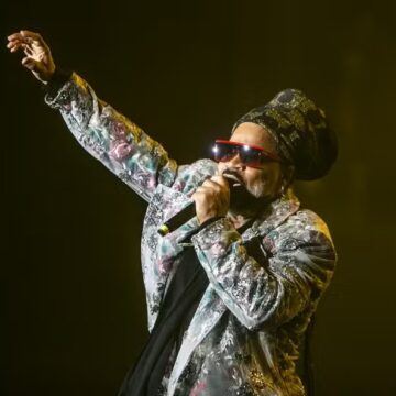 Doc da HBO Max sobre Carlinhos Brown estreia antes do Carnaval e mostra cantor em momento raro