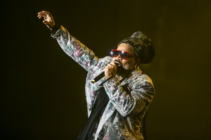 Doc da HBO Max sobre Carlinhos Brown estreia antes do Carnaval e mostra cantor em momento raro