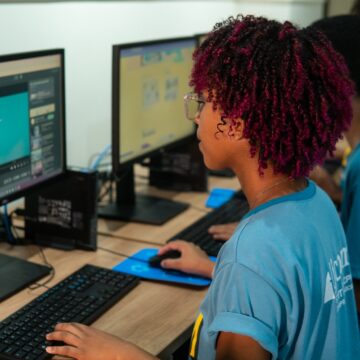 Mais de 300 vagas para jovens em cursos gratuitos são abertas em Salvador; veja como se inscrever