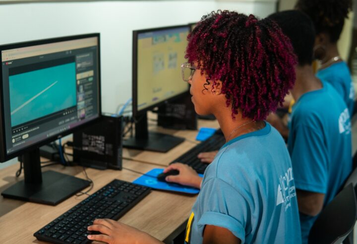 Mais de 300 vagas para jovens em cursos gratuitos são abertas em Salvador; veja como se inscrever
