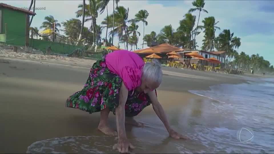 Aos 92 anos, “Vovó do Sertão” realiza sonho de ver o mar pela primeira vez em Salvador
