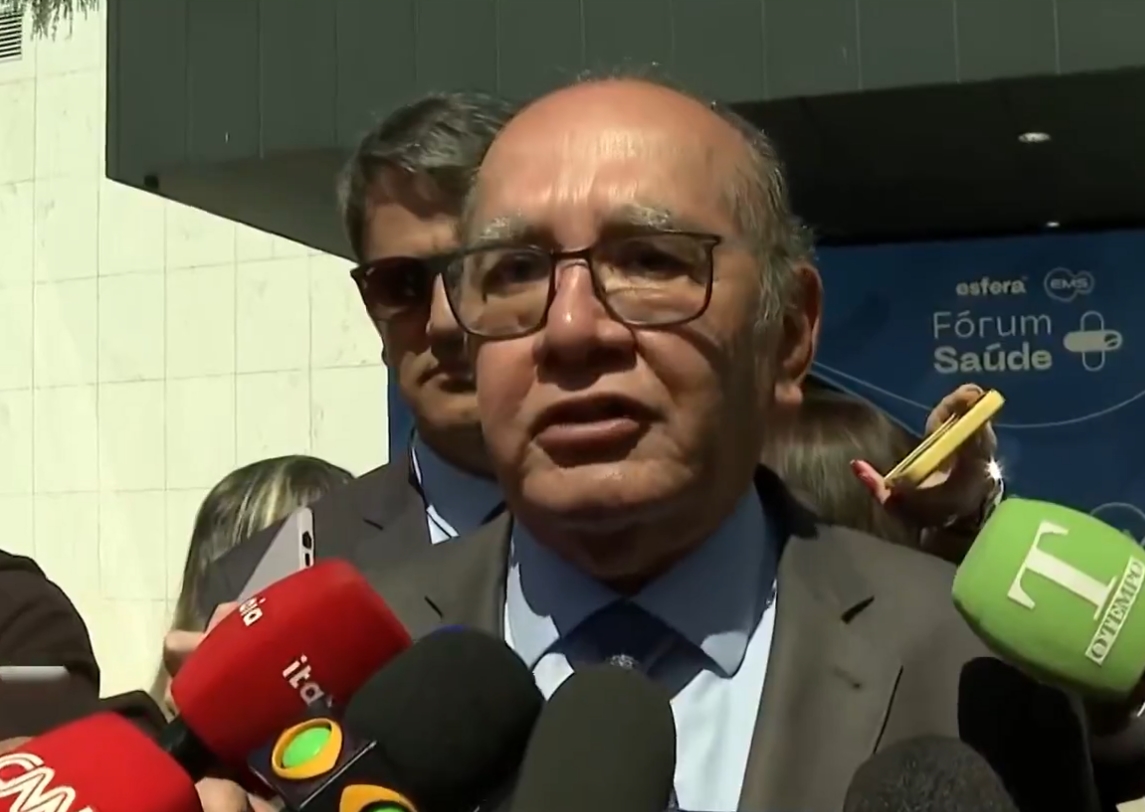 Gilmar Mendes defende Moraes e nega crise no STF após decisão de prender Bolsonaro