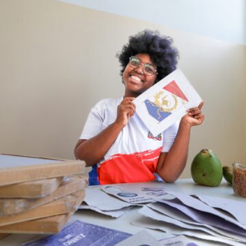 Estudante baiana cria papel à base de coco verde para ser usado em hotéis