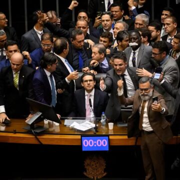 PEC da Blindagem: Câmara adia votação de proposta que limita ações da Justiça contra parlamentares