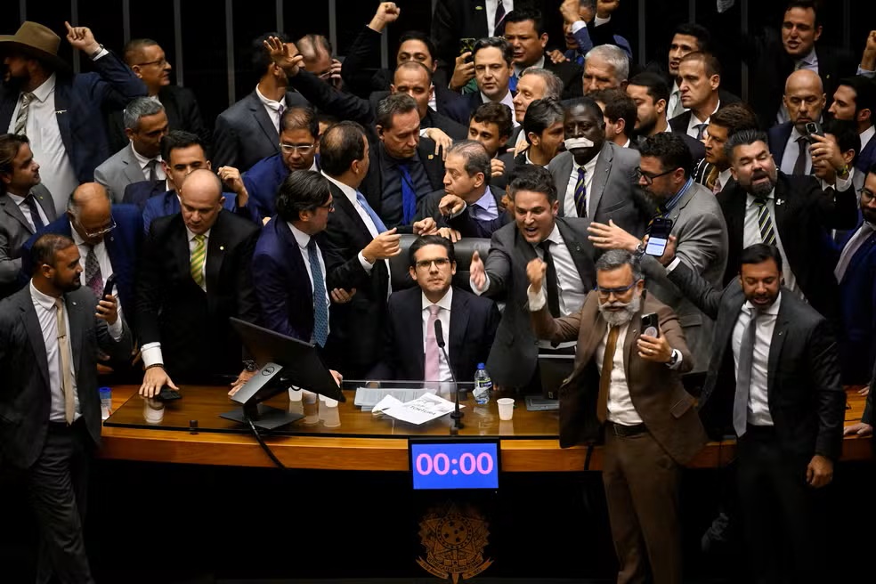 PEC da Blindagem: Câmara adia votação de proposta que limita ações da Justiça contra parlamentares