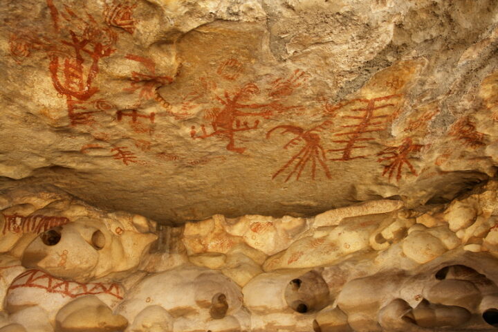 Brasil inicia mapeamento de cavernas com registros rupestres e sepultamentos milenares