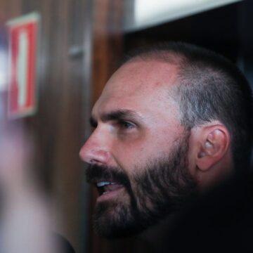 Motta envia pedido para cassar Eduardo Bolsonaro ao Conselho de Ética