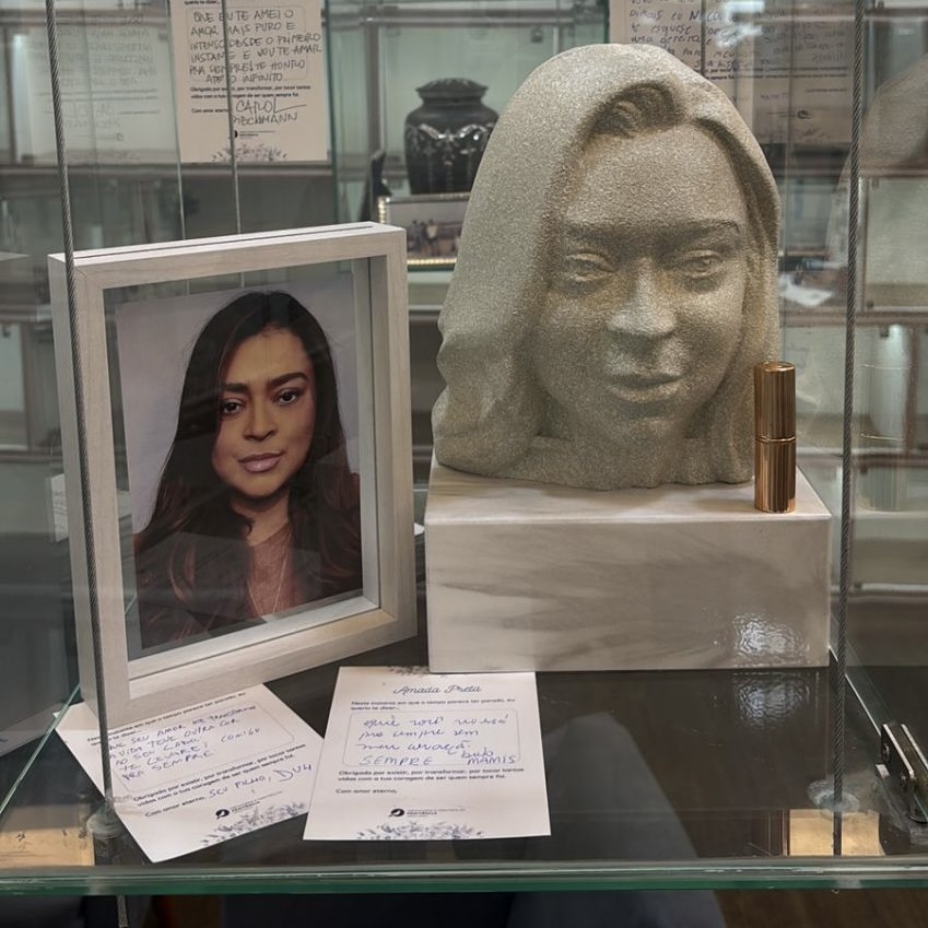 Família de Preta Gil faz homenagem com busto que guarda parte das cinzas da cantora