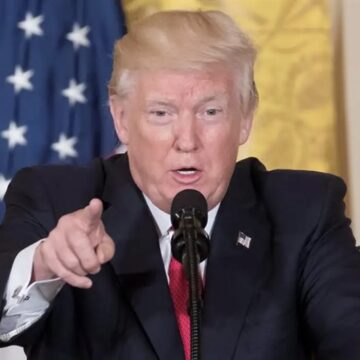 Trump critica relação comercial com o Brasil e volta a defender Bolsonaro