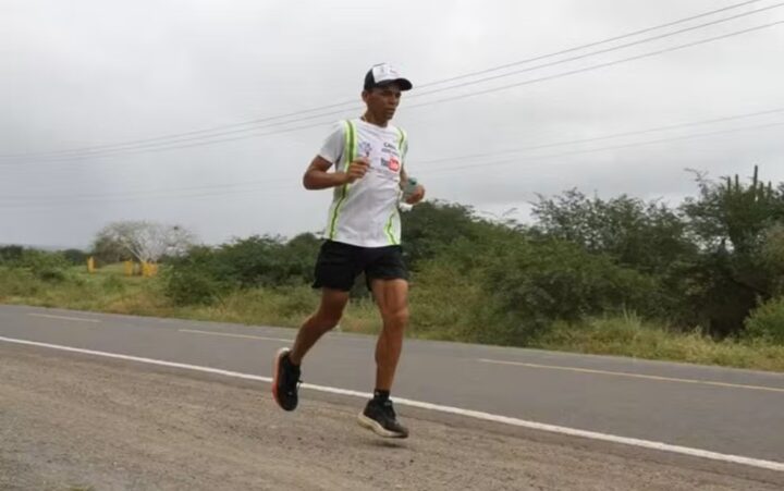 Baiano corre 2 mil km de São Paulo à cidade natal e bate recorde pessoal