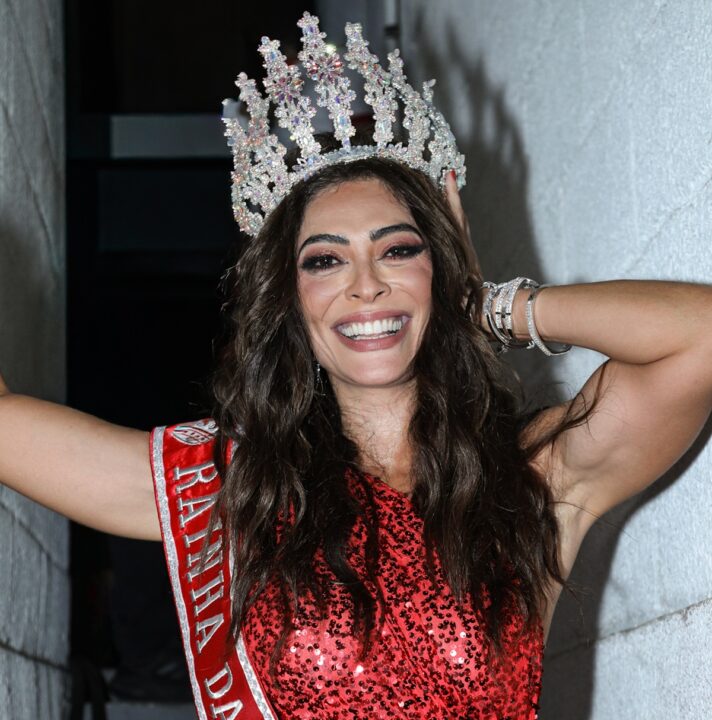 Juliana Paes se emociona ao ser coroada rainha de bateria da Viradouro: ‘Parece que eu estou sonhando’