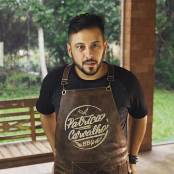 Conheça o baiano Patrício Carvalho, fenômeno do churrasco com mais de 12 milhões de seguidores
