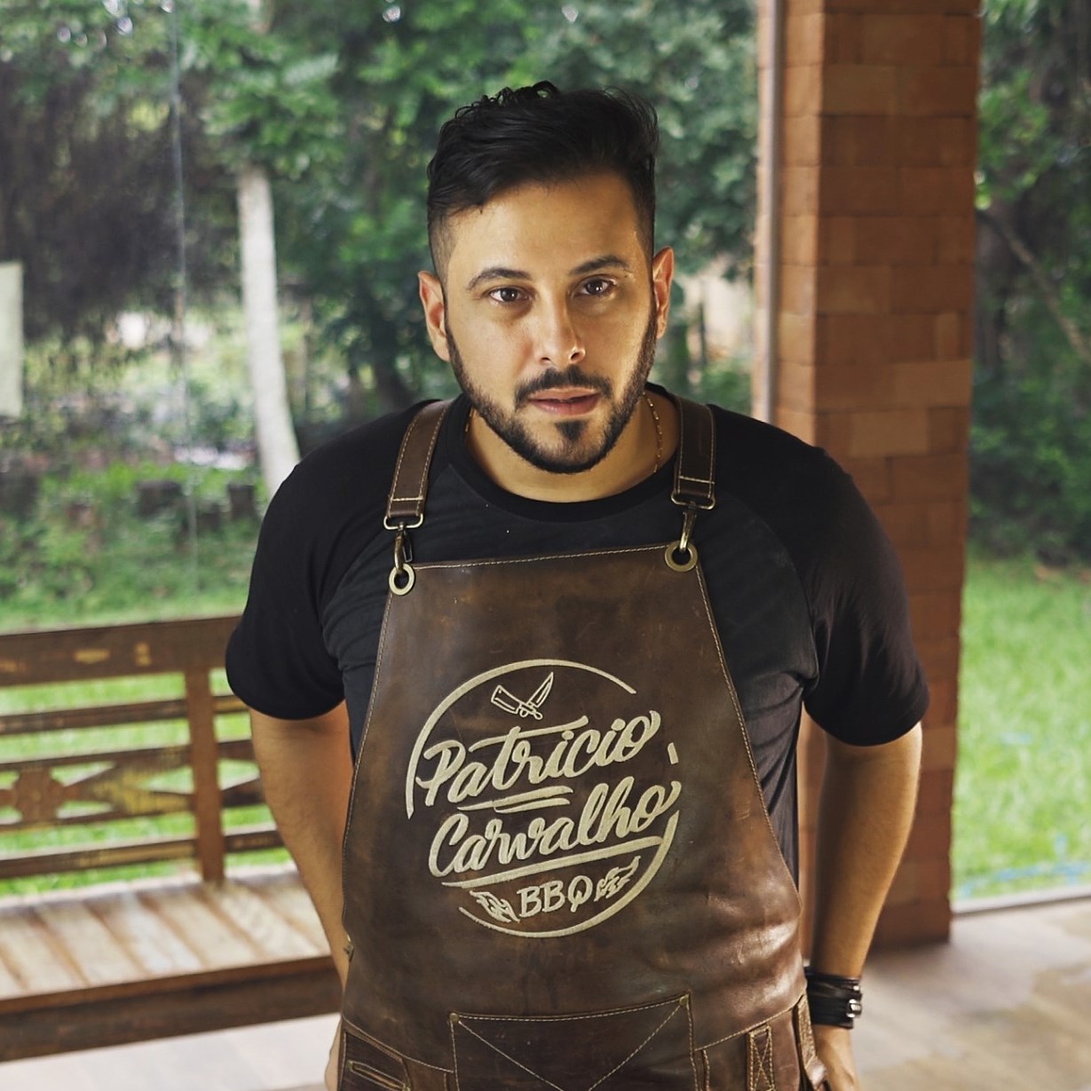 Conheça o baiano Patrício Carvalho, fenômeno do churrasco com mais de 12 milhões de seguidores