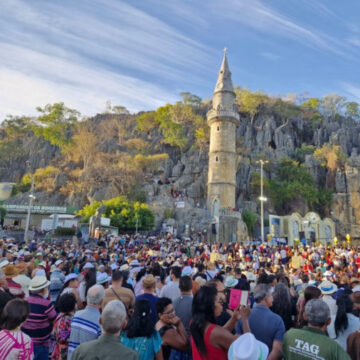 Romaria de Bom Jesus da Lapa reúne milhares de fiéis e mostra força do turismo religioso da Bahia