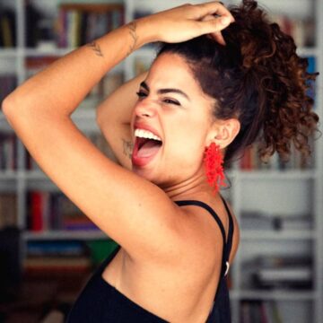 Filha de Brown, Clara Buarque abre o jogo sobre a fama da família: “Tinha vergonha”