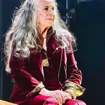 Maria Bethânia compartilha bastidores de ensaio da sua turnê comemorativa que virá a Salvador
