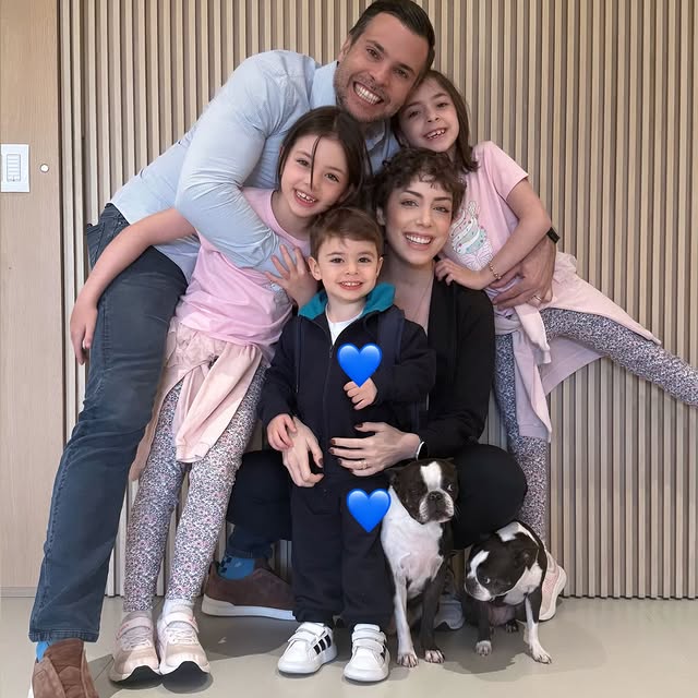 Fabiana Justus celebra primeiro dia de escola do filho caçula: “Muita emoção”