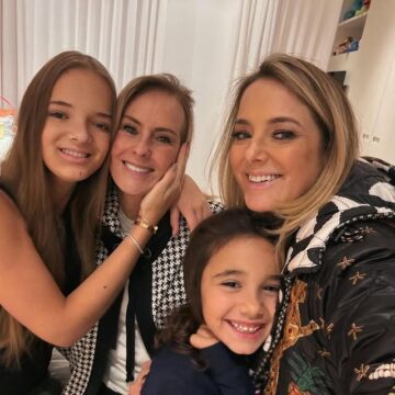 Tici Pinheiro compartilha momento de carinho com a mãe e as filhas Rafa e Manu: “Tudo vira festa”