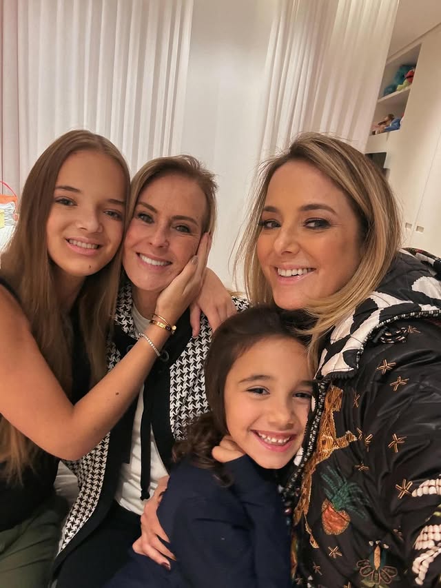 Tici Pinheiro compartilha momento de carinho com a mãe e as filhas Rafa e Manu: “Tudo vira festa”