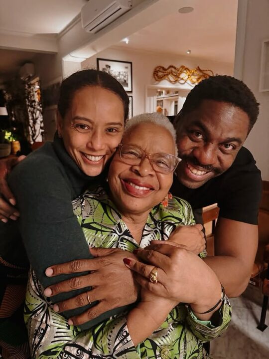 Lázaro Ramos e Taís Araujo recebem Graça Mandela, importante ativista dos direitos humanos moçambicana