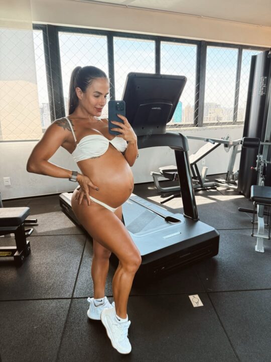 Na reta final da gestação, Carol Peixinho encanta ao mostrar movimentos do filho na barriga