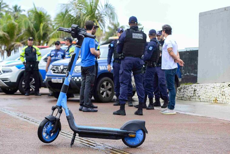 Salvador reforça ações de segurança viária no uso de patinetes elétricos