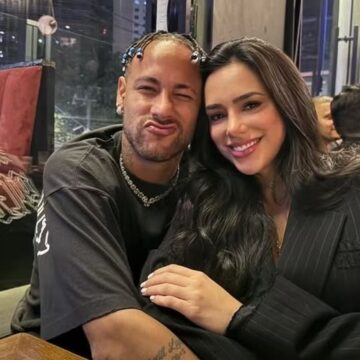 Neymar e Bruna Biancardi curtem noite de romance para celebrar vitória do Santos