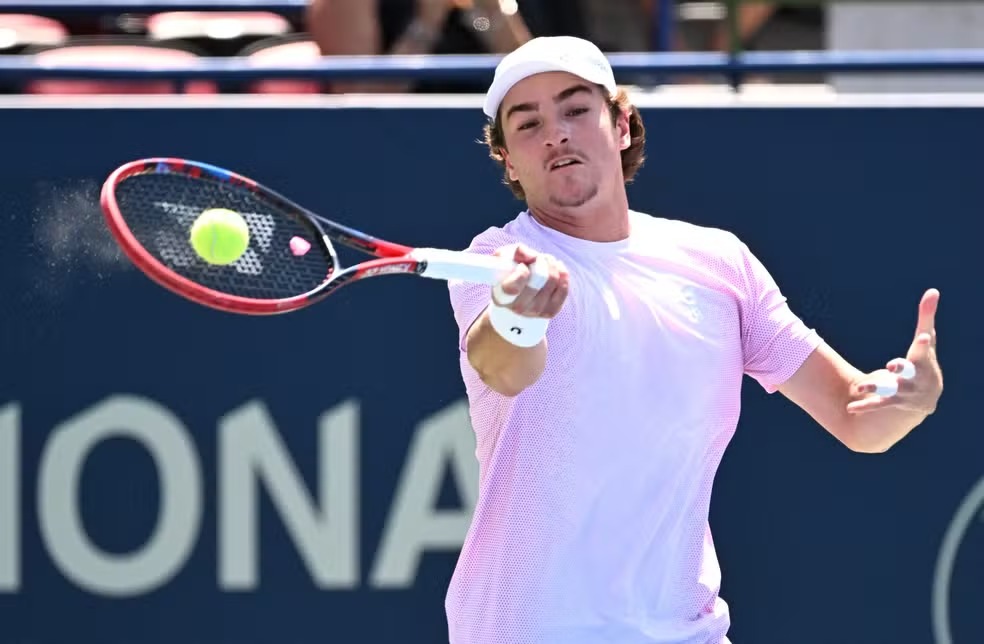 João Fonseca vence de virada e vai à segunda rodada do Masters 1000 de Cincinnati