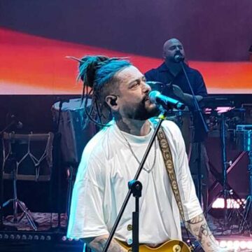 Celebrando 20 anos de carreira, Maneva comanda show especial na Concha Acústica; veja fotos