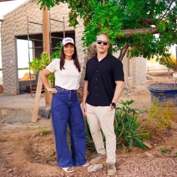 Ivete Sangalo visita obra da mansão que constrói em Juazeiro, na Bahia