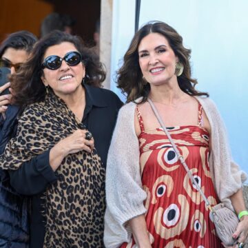 Fátima Bernardes samba muito ao lado de Regina Casé durante gravação do ‘Clareou’