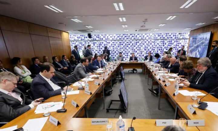 Câmara apresenta texto sobre adultização infantil nas redes em 30 dias