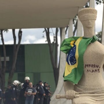Moraes mantém condenação de mulher que pichou estátua no 8 de janeiro