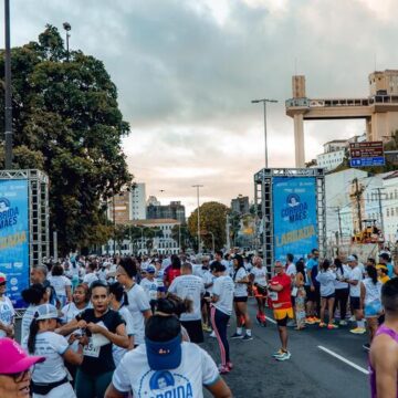 Corrida noturna movimenta a capital baiana unindo fé, esporte e solidariedade