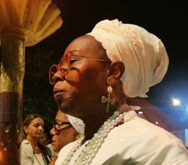 Noviça da Boa Morte passa mal após tentativa de retirá-la da igreja por medida protetiva