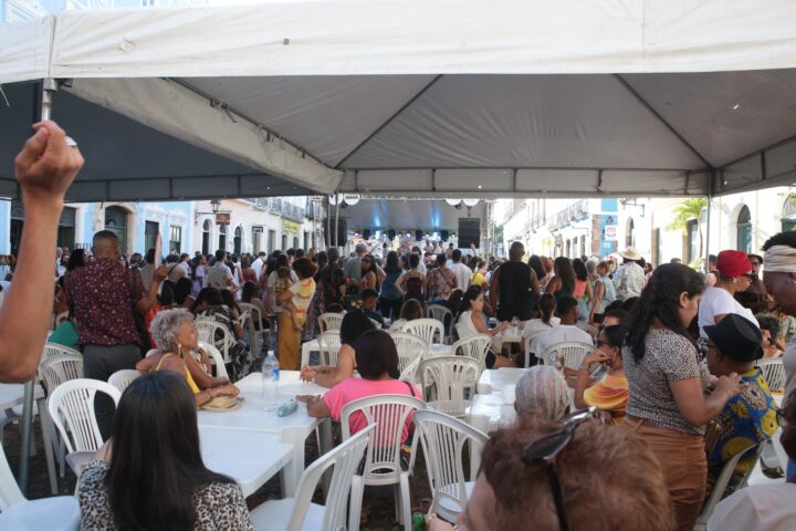Freijoada Franciscana une fé, solidariedade e diversão no Centro Histórico de Salvador