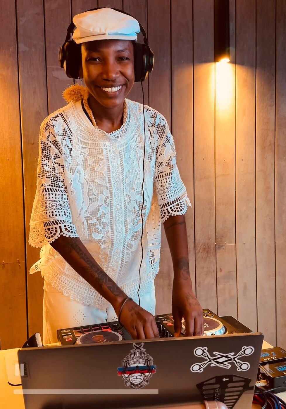 Dj Belle
