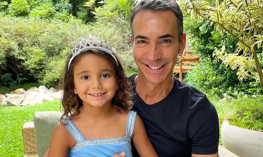 César Tralli revela que controla acesso da filha ao tablet e celular: ‘Totalmente proibido’