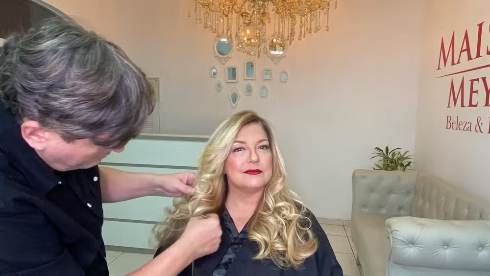 Regininha Poltergeist muda o visual após tratar saúde mental